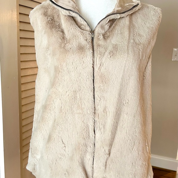EIGHTY SIX CREAM FAUX FUR VEST, Size L Very soft & expensive looking! $24 - Picture 2 of 5